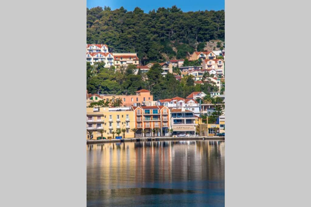 A & B Minimal Suite With Sea View In Argostoli Bagian luar foto