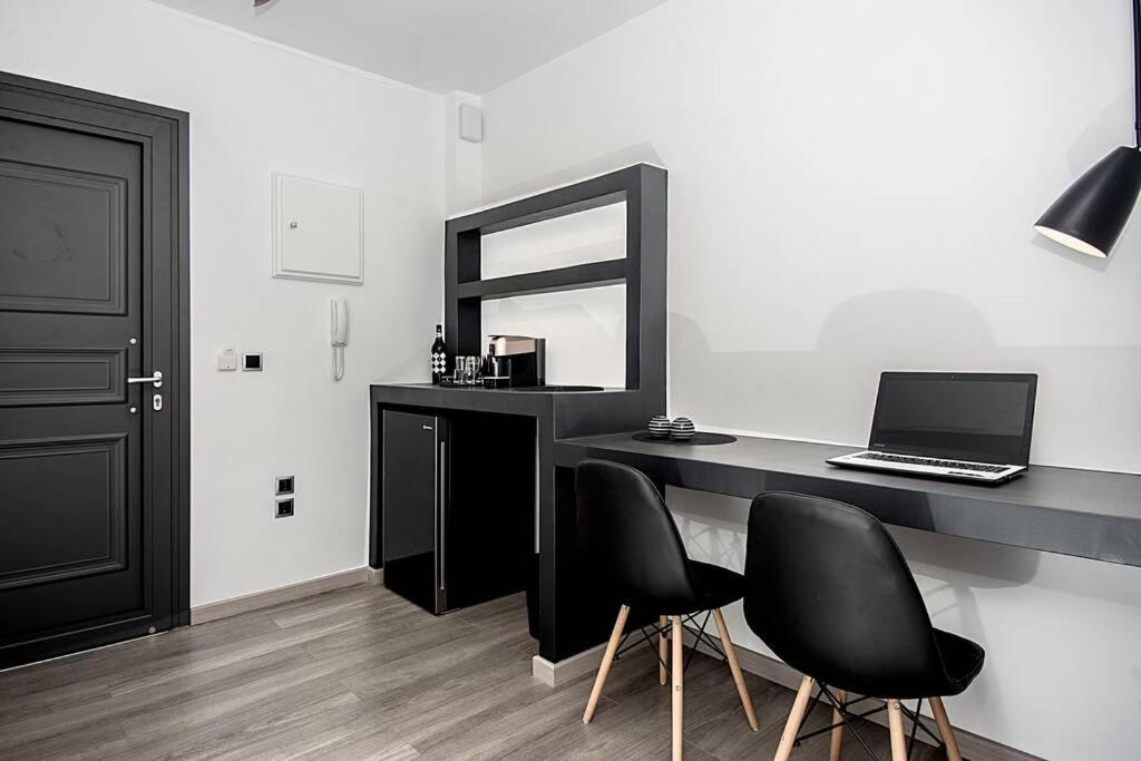 A & B Minimal Suite With Sea View In Argostoli Bagian luar foto