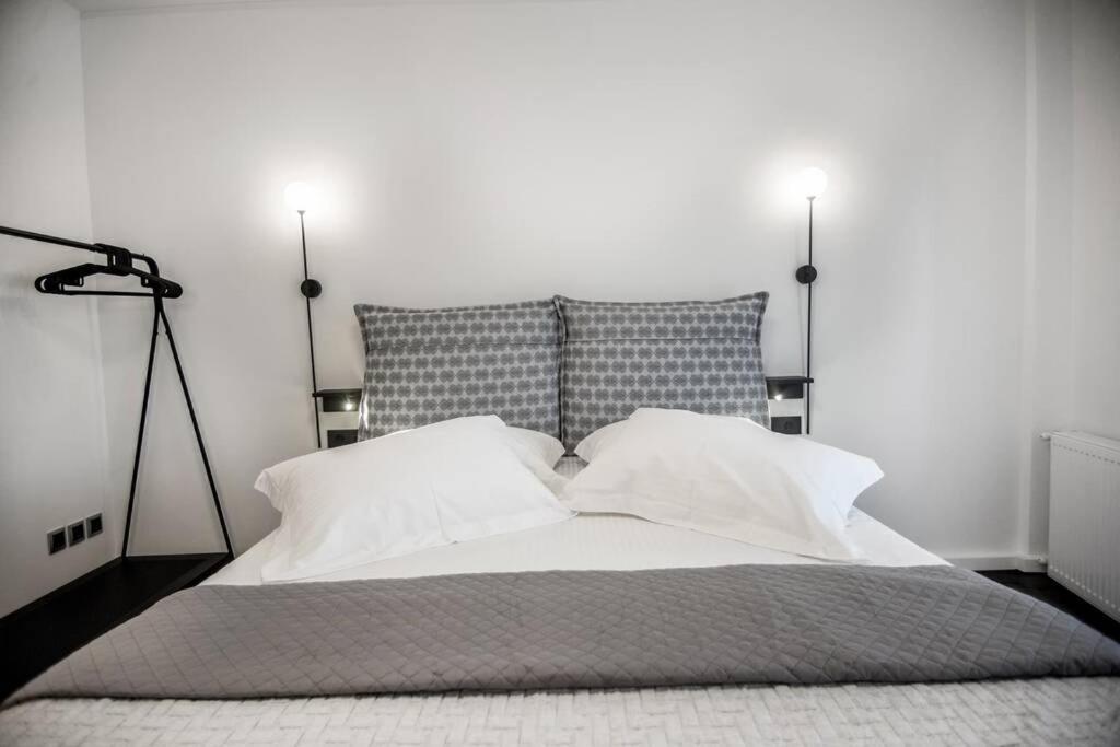A & B Minimal Suite With Sea View In Argostoli Bagian luar foto