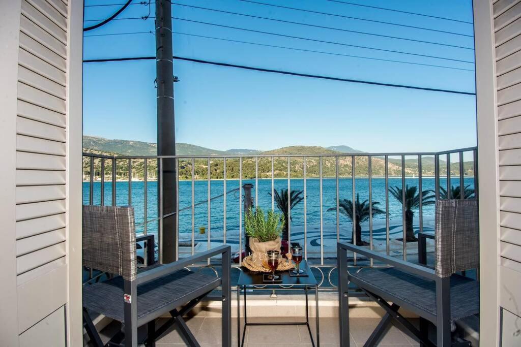 A & B Minimal Suite With Sea View In Argostoli Bagian luar foto