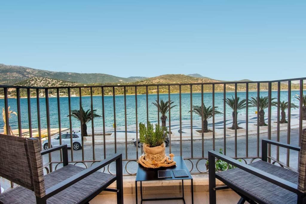 A & B Minimal Suite With Sea View In Argostoli Bagian luar foto