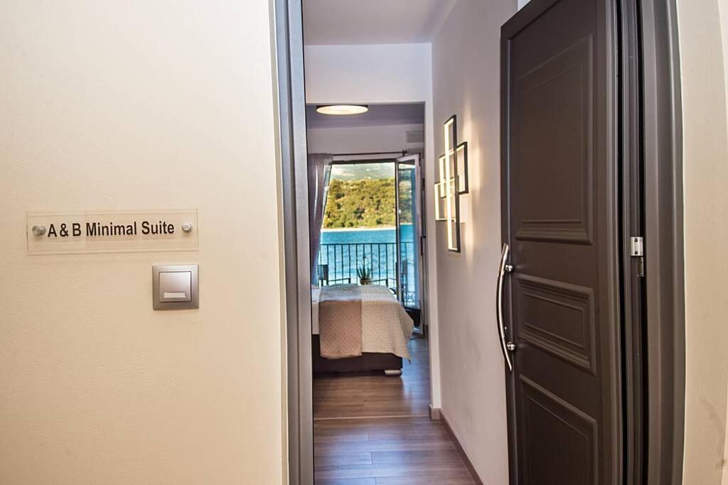 A & B Minimal Suite With Sea View In Argostoli Bagian luar foto