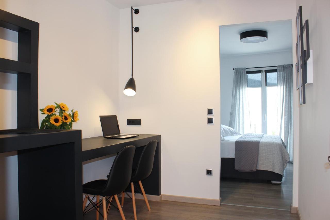 A & B Minimal Suite With Sea View In Argostoli Bagian luar foto