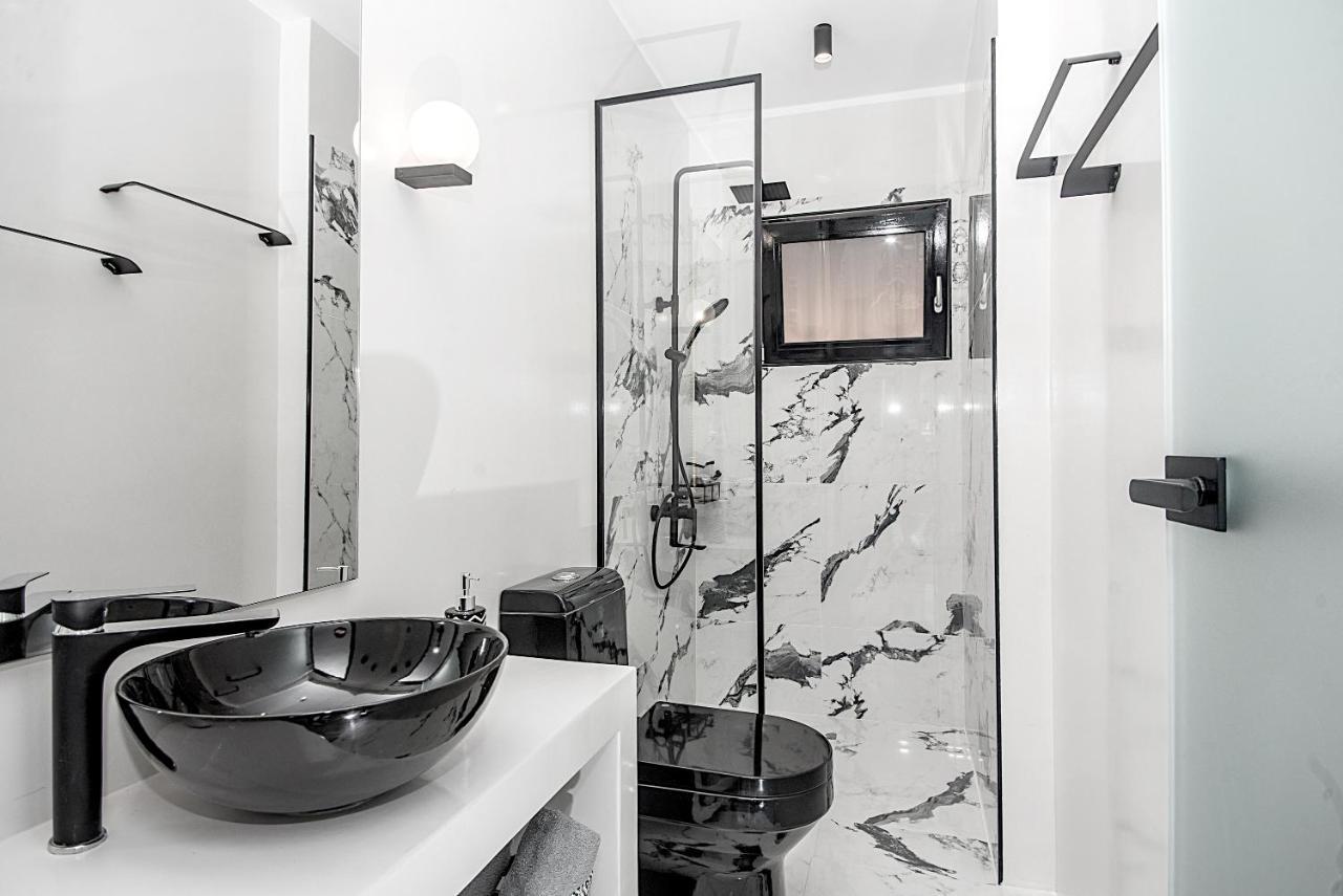 A & B Minimal Suite With Sea View In Argostoli Bagian luar foto