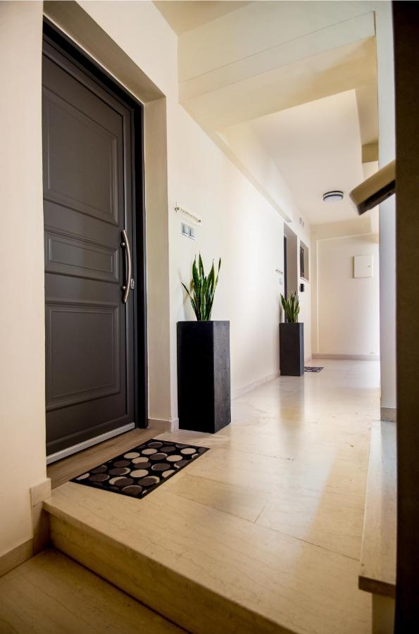A & B Minimal Suite With Sea View In Argostoli Bagian luar foto