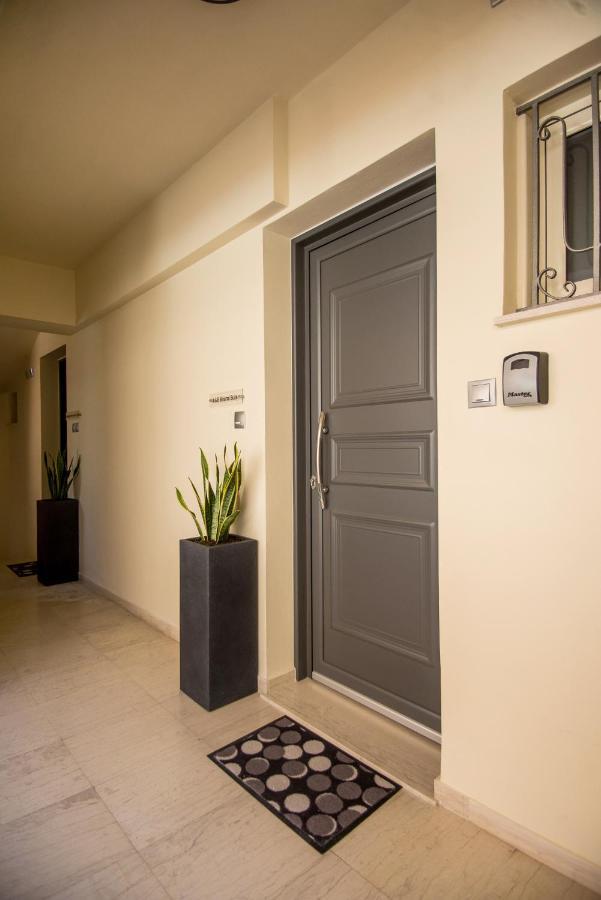 A & B Minimal Suite With Sea View In Argostoli Bagian luar foto