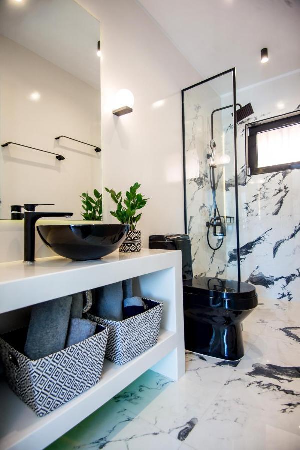A & B Minimal Suite With Sea View In Argostoli Bagian luar foto