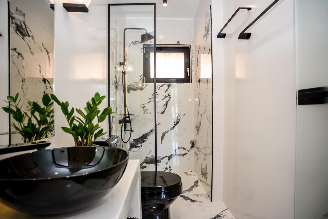 A & B Minimal Suite With Sea View In Argostoli Bagian luar foto